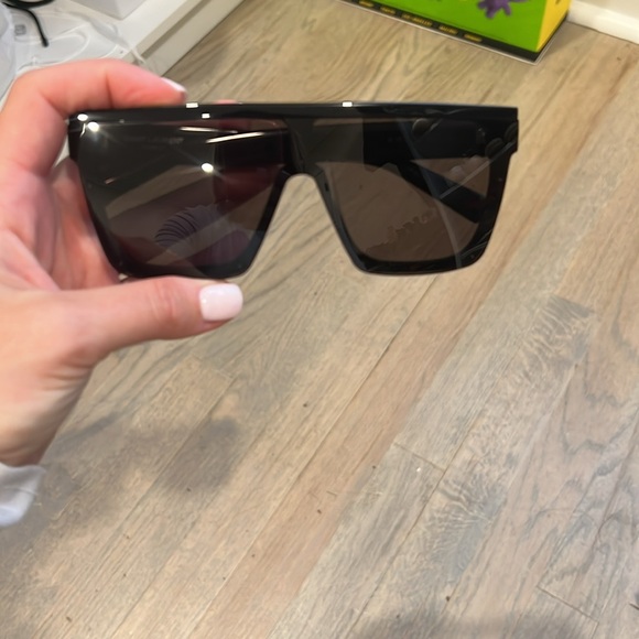 YVES SAINT LAURENT SUNGLASSES BRAND NEW - Picture 6 of 7